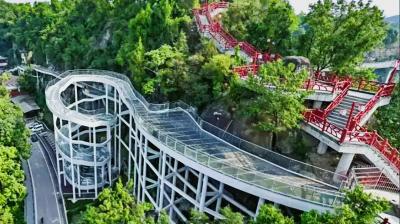 城市中轴线南龛坡玻璃栈道